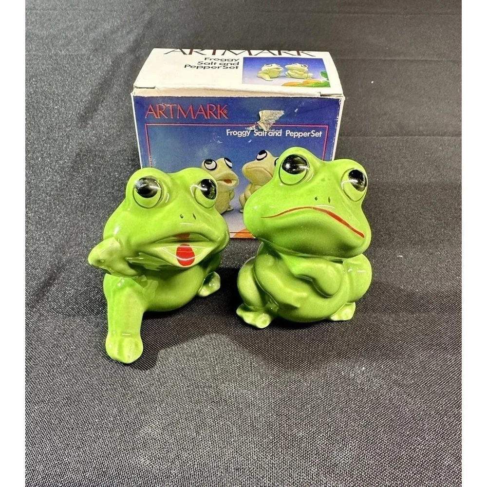 Vintage Artmark Froggy Salt And Pepper Shakers Frog Made in Taiwan 1986
